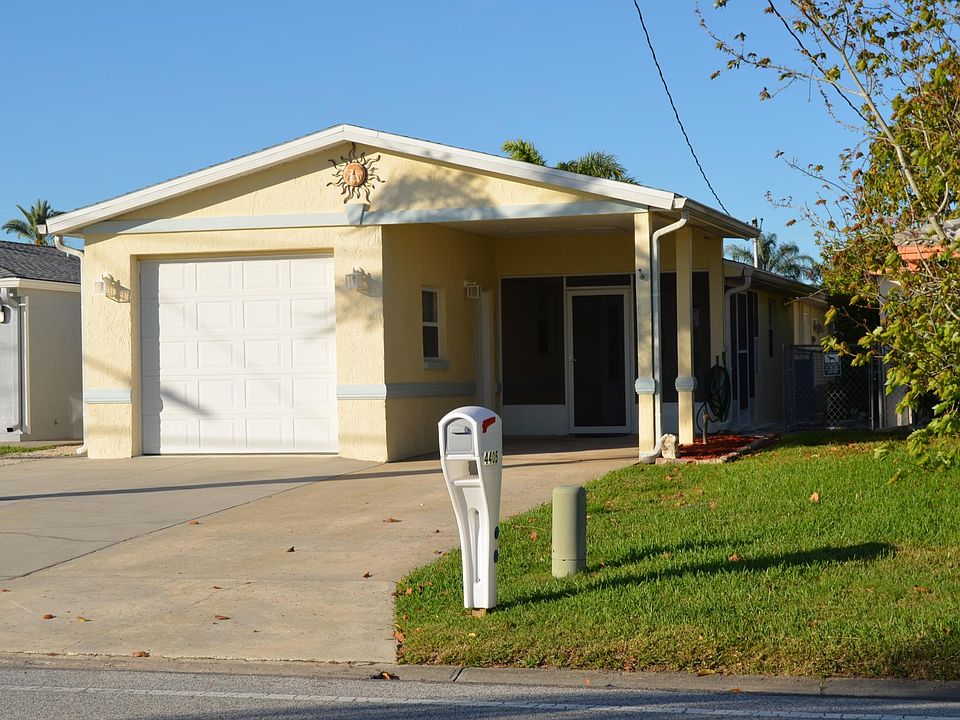 Beautiful 3 bedroom 2 bath home on the North Channel. Boat lift included!