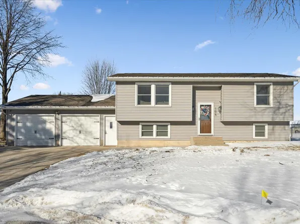 106 5th Ave NW, Dyersville, IA 52040