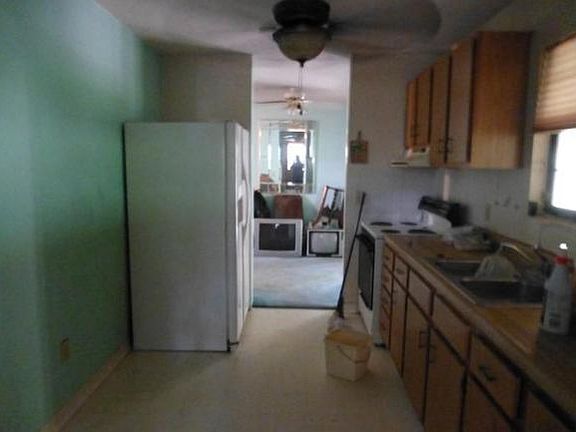 3rd image of 136 Woods St