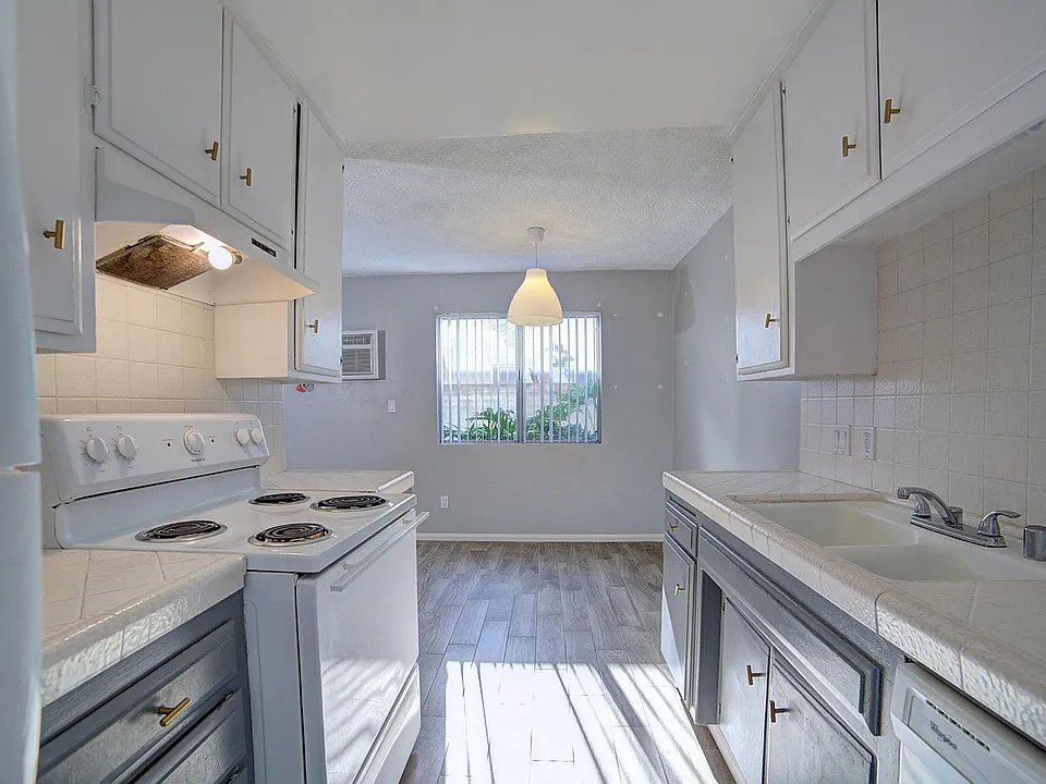 4522 Dawson Ave #2