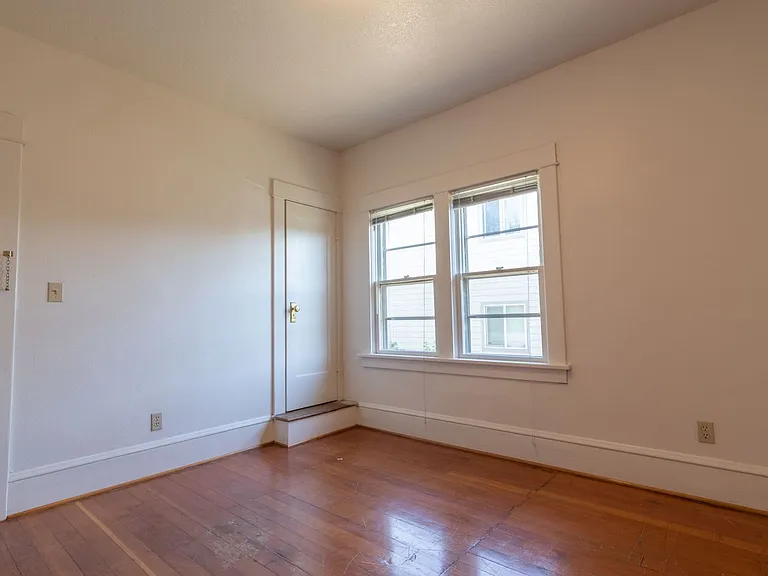 5534 N Missouri Ave — Photo 8