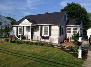 495 Gillette Ave, Bayport, NY 11705