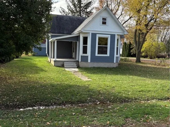 212 W Wabash Ave, Stonington, IL 62567