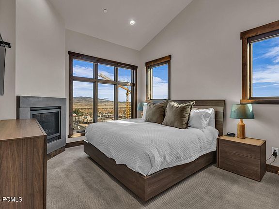 5th image of 3793 Blackstone Dr #3B