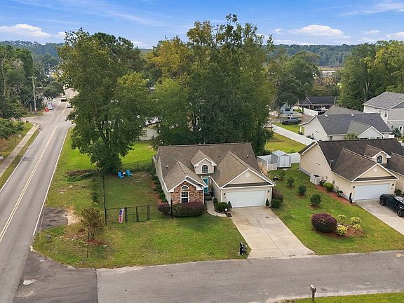 4th image of 201 Riverbrook Dr.