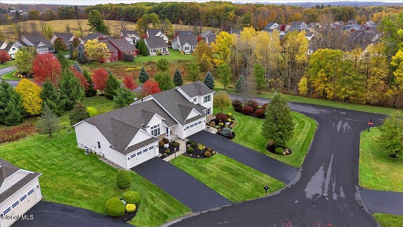 3rd image of 1 Lancaster Court