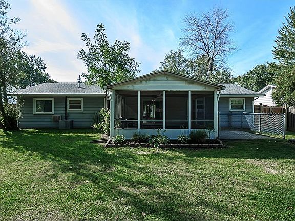 3rd image of 8289 Findley Dr