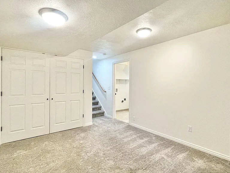 617 E Orangewood Ln — Photo 25