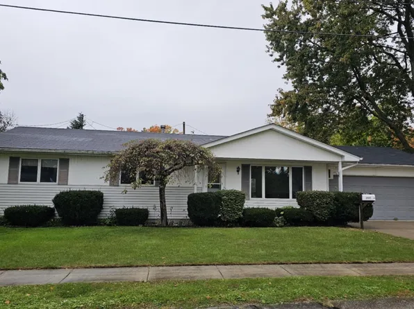 69445 Grove St, Richmond, MI 48062