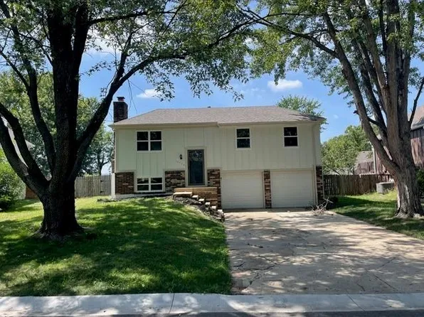 12718 S Edinburgh St, Olathe, KS 66062