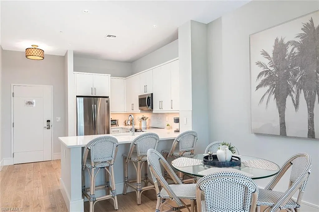 2 bed, 1.0 bath, 865 sqft, $15,750 — Photo 4