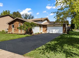 234 Terry Ct, Woodstock, IL 60098