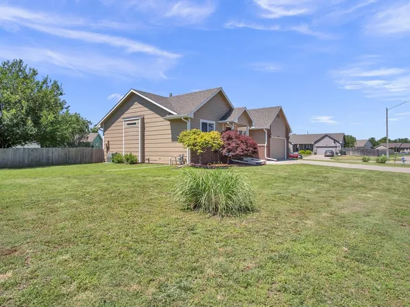 323 Wheatridge Dr, Newton, KS 67114