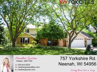 757 Yorkshire Rd, Neenah, WI 54956