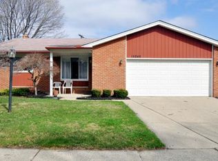 15240 Knolson St, Livonia, MI 48154