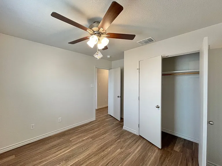 1708 Castroville Trl — Photo 43