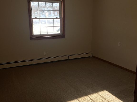 3rd image of 6 On The Grn APT 1