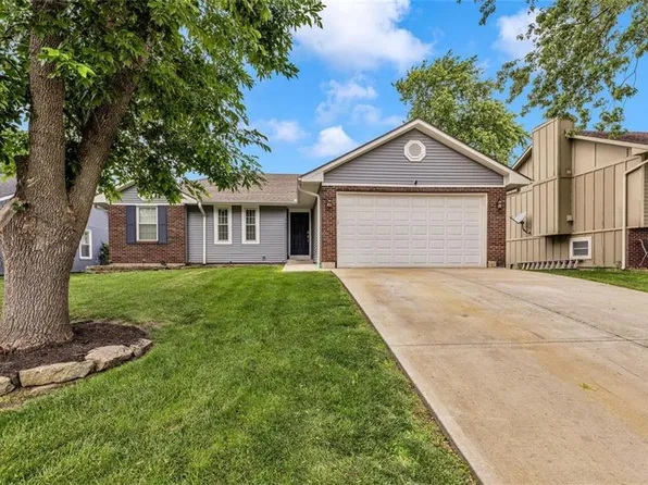 137 N Janell Dr, Olathe, KS 66061