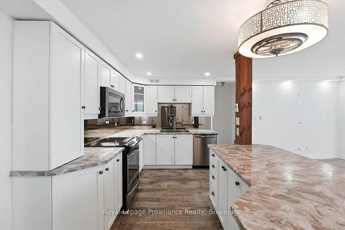 McNabb Towers — Photo 4