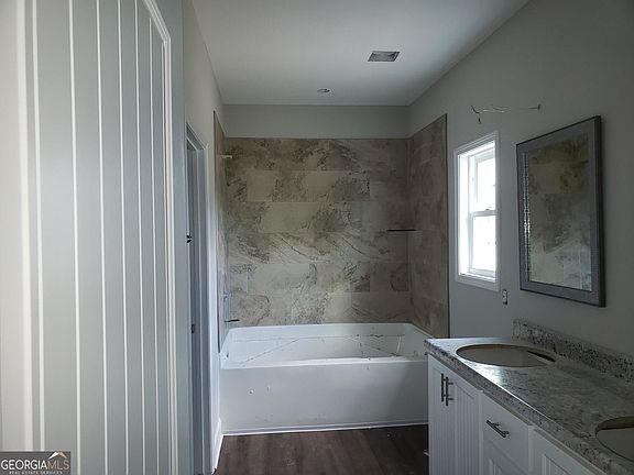 3rd image of 327 Warrenton Pl