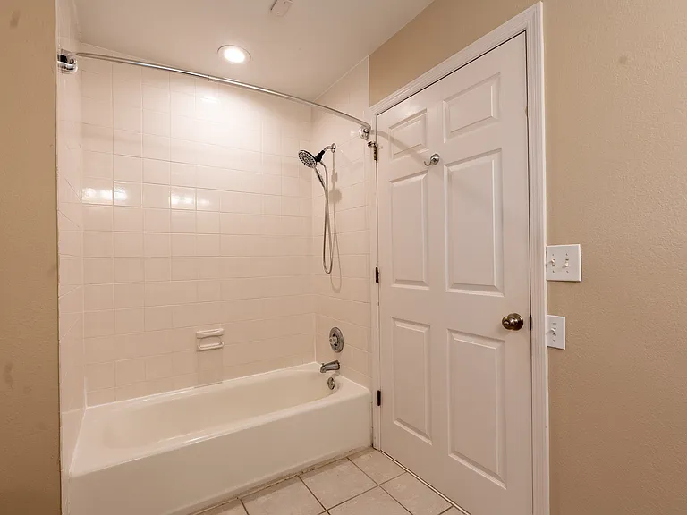 909 Miller Ave #B — Photo 23
