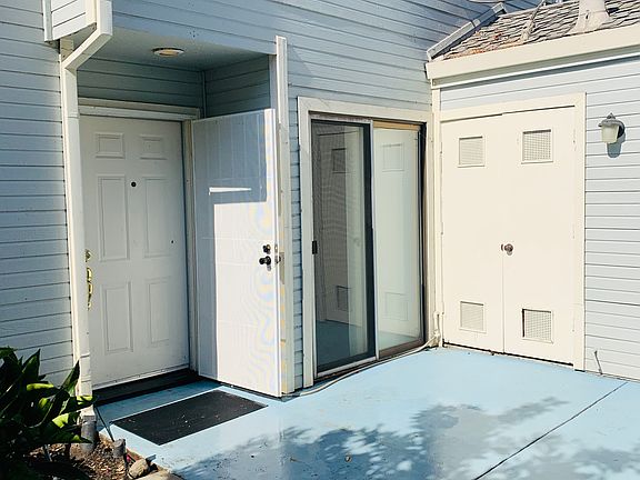 2nd image of 2930 Driftwood Pl APT 20