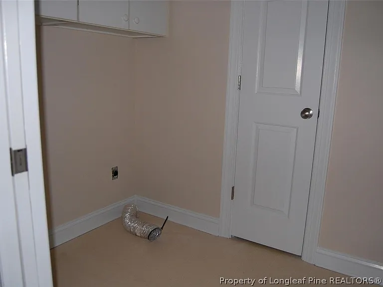 Greenbriar Dr — Photo 8