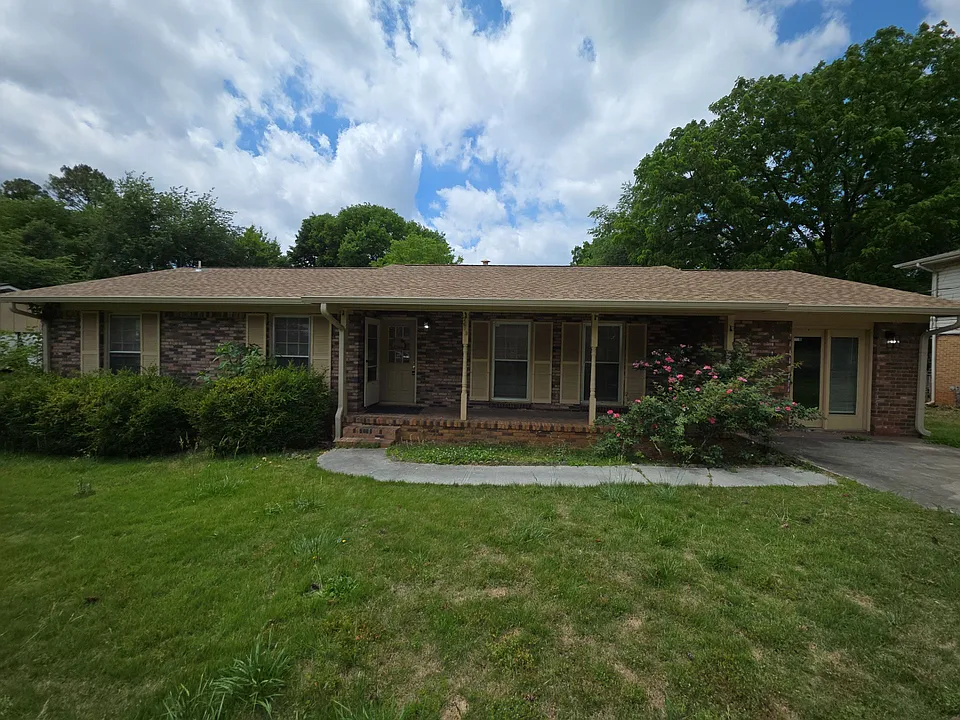 2613 Skyline Dr NW
