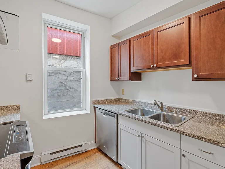 251 Green St — Photo 9