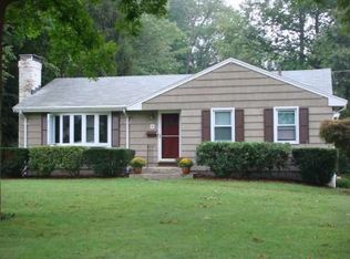 14 Meadow Farms Rd, West Hartford, CT 06107