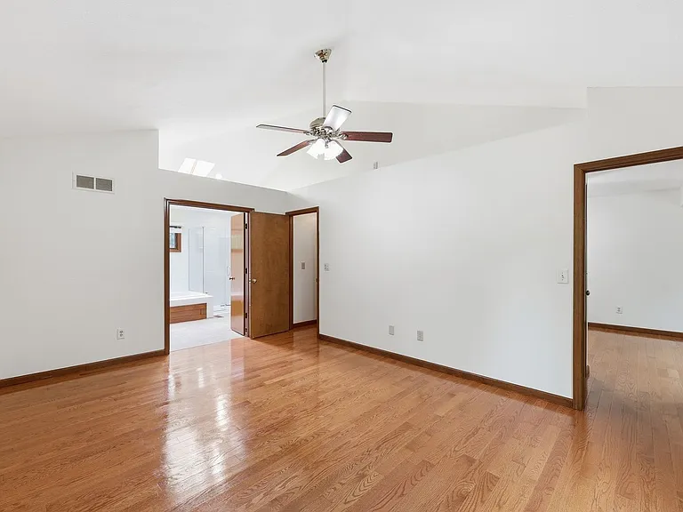 7666 Windwood Dr — Photo 19