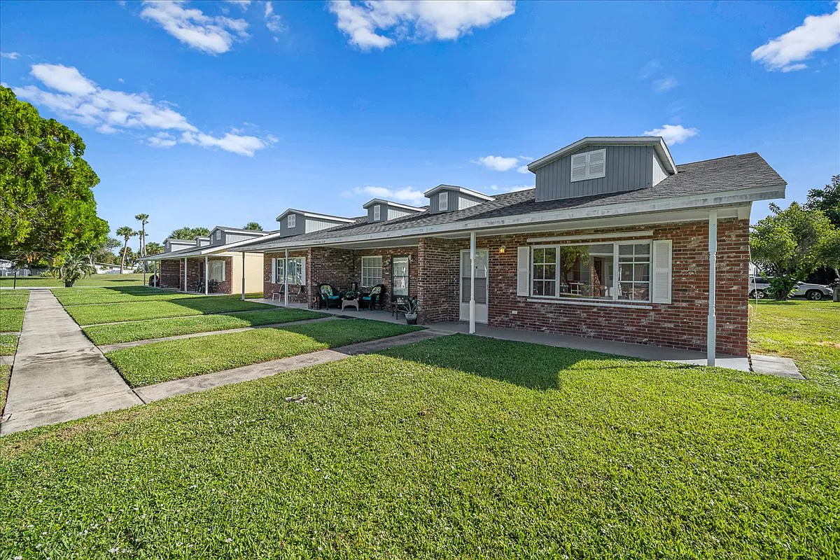2 bed, 1.5 bath, 882 sqft, $1,550 — Photo 1