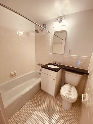 Rented by Metropolis Real Estate of Manhattan | media 15