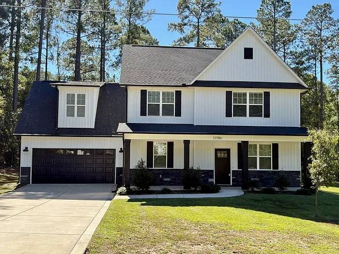 4 bed, 3.0 bath, 2446 sqft, $1,995 — Photo 1