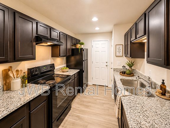 3rd image of 1143 Van Buren St