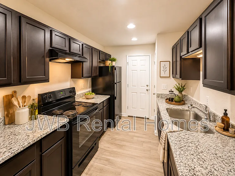 1143 Van Buren St — Photo 3