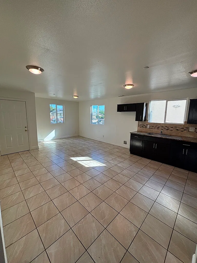 4 bed, 1621 sqft, $3,850 — Photo 3