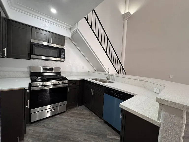 Alcantara Home Apts — Photo 89