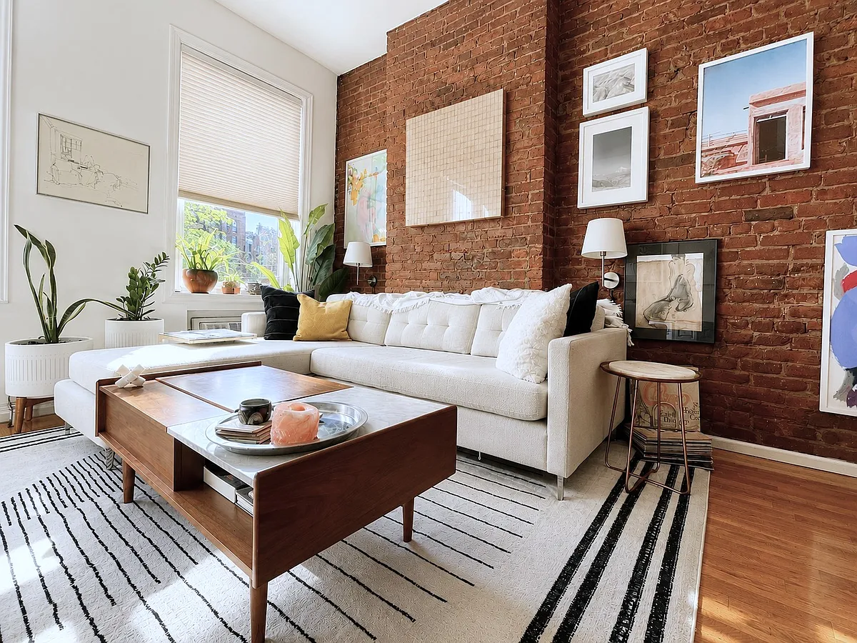 Building Photo - 1729 2nd Ave #3B