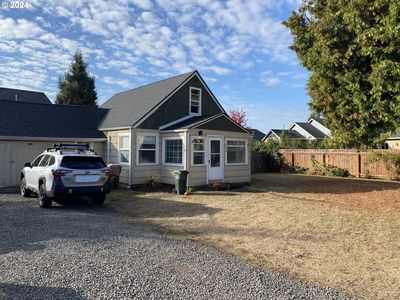 1223 W 1st Ave, Junction City, OR, 97448