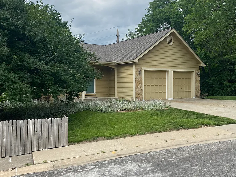 1501 Medinah Rd — Photo 4