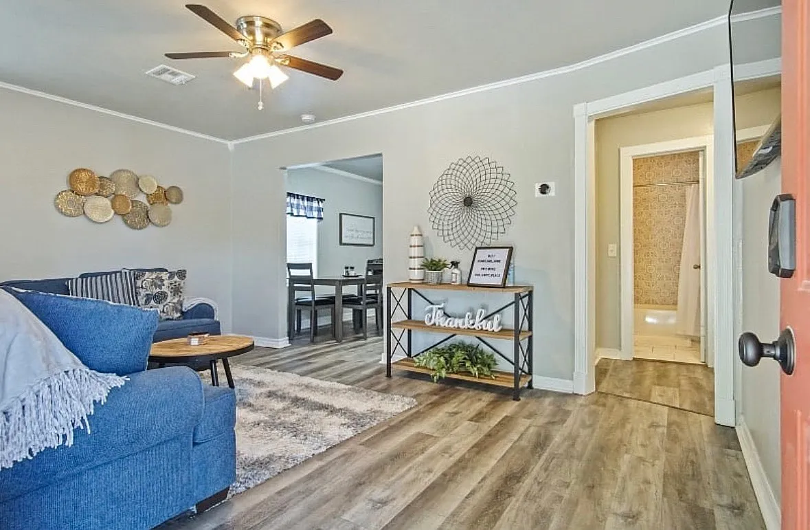 3 bed, 1050 sqft, $1,925 — Photo 1