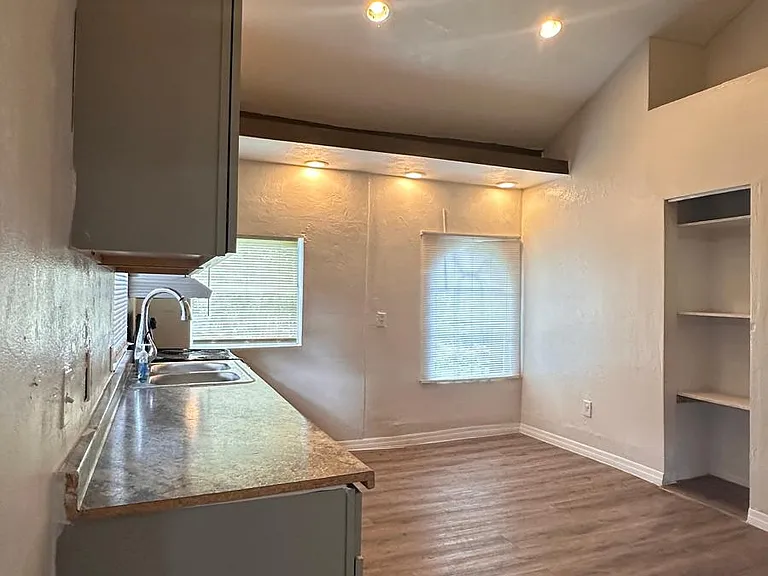 865 Winchester St — Photo 11