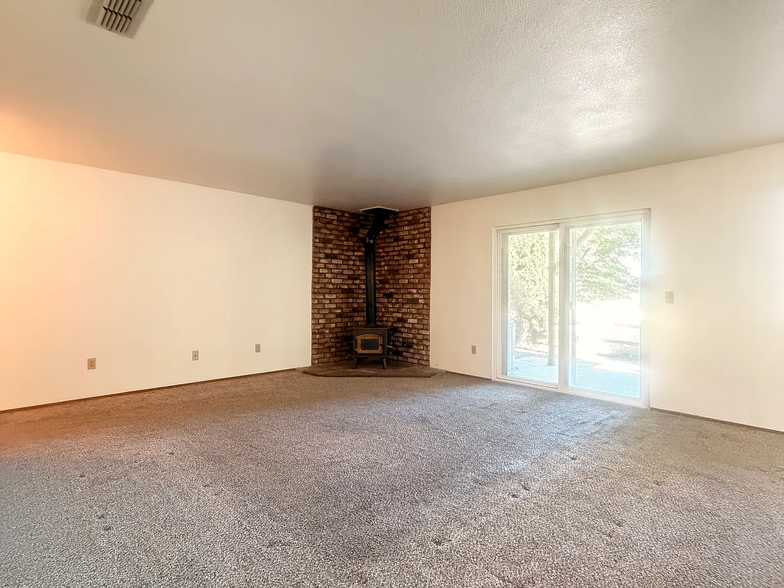 2 bed, 900 sqft, $1,595 — Photo 3
