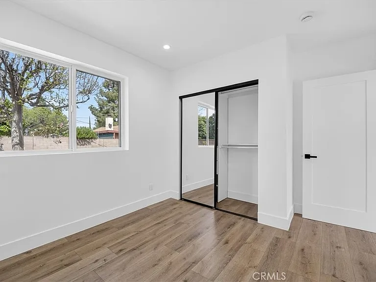 7053 Fallbrook Ave — Photo 11
