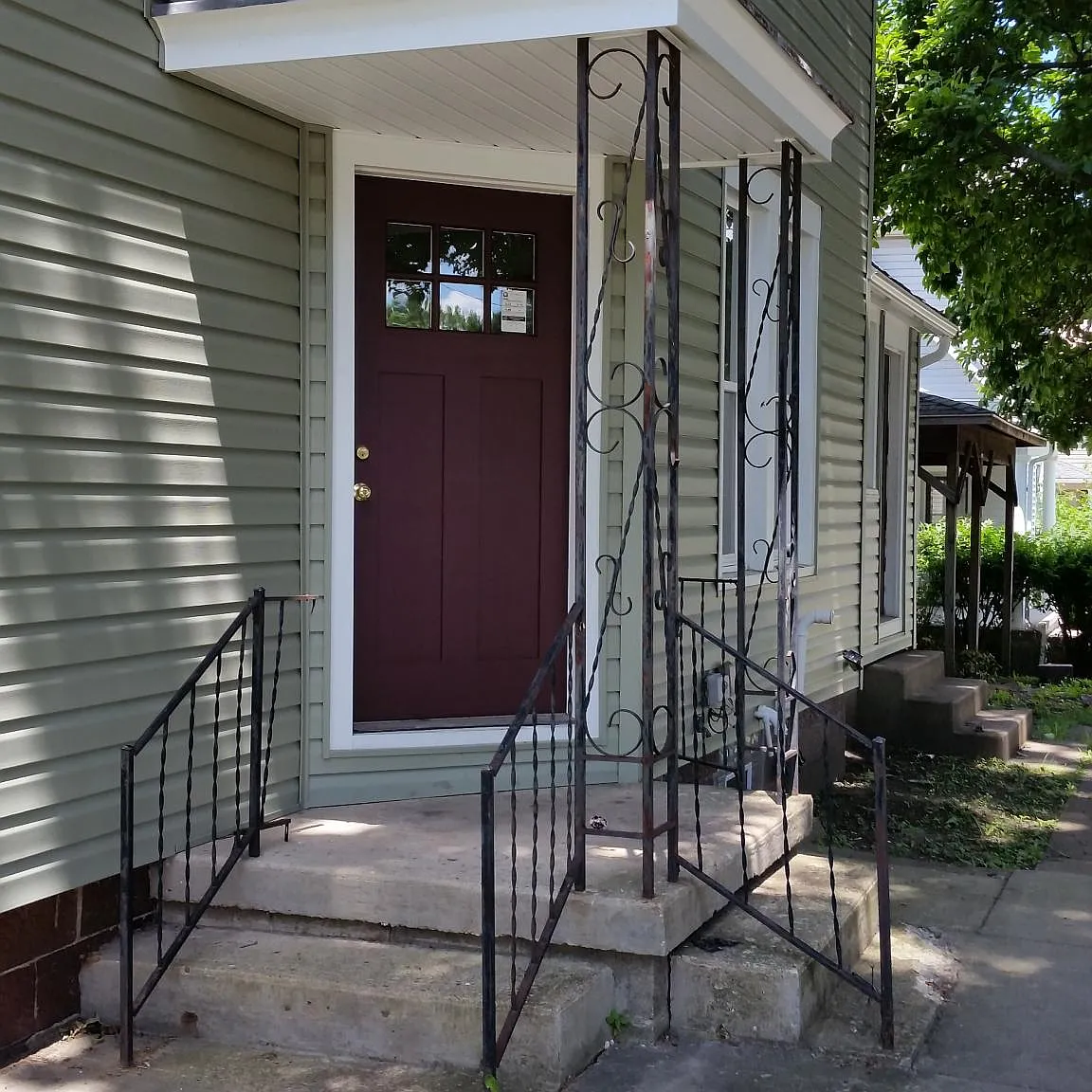 564 W Main St — Photo 2