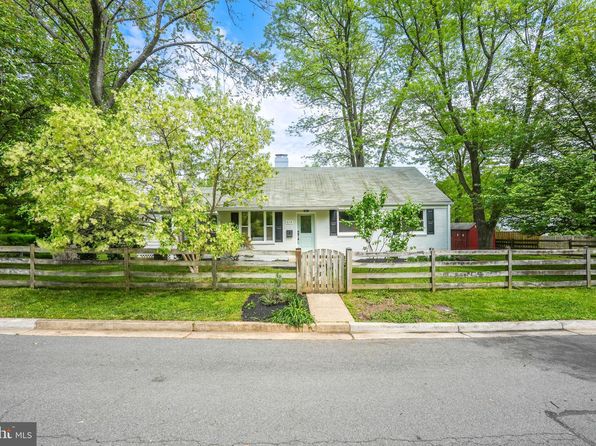 618 Laura Dr, Falls Church, VA 22046