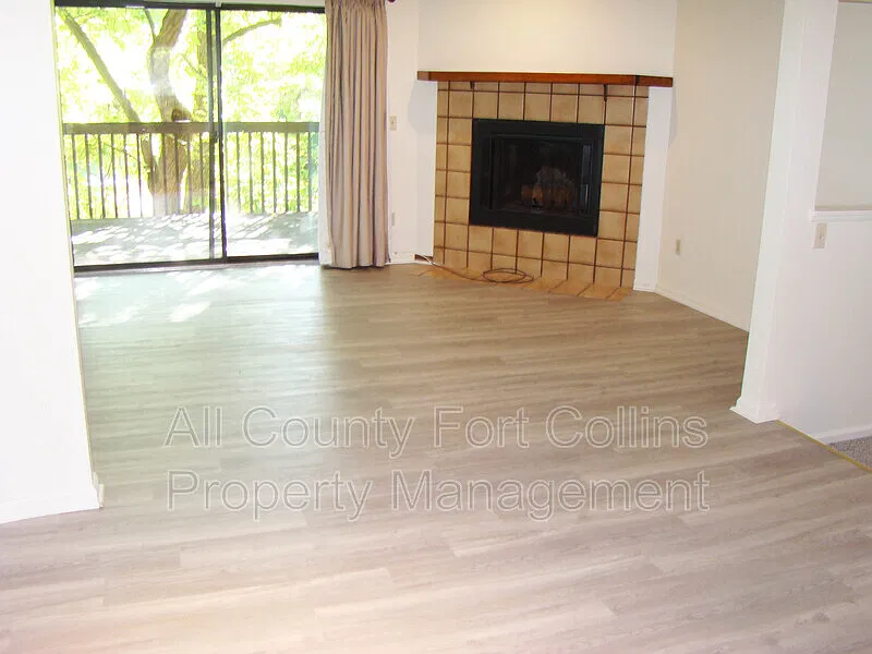 3 bed, 3.0 bath, 1340 sqft, $2,100 — Photo 2