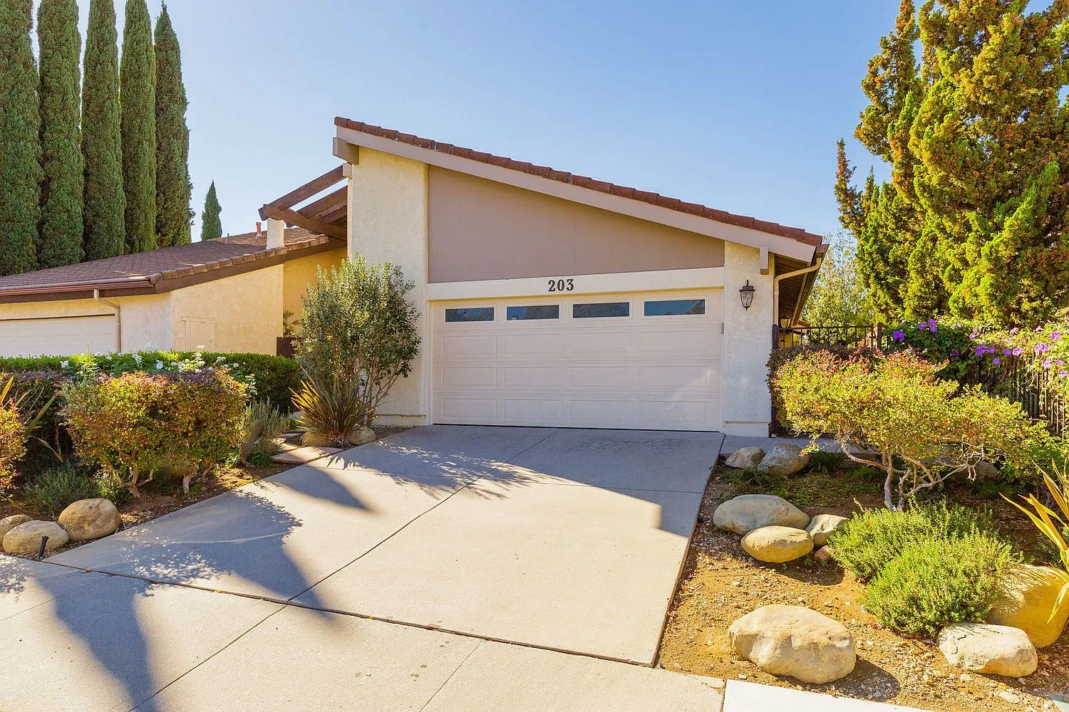 Bright and Open Floorplan! — Photo 1
