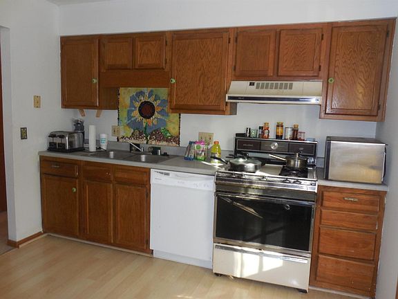 4th image of 8735 Cranfield Dr